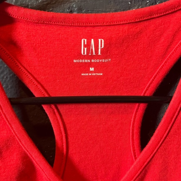 GAP Red Sleeveless Fitted Modern Cotton Bodysuit Size Medium - Picture 2 of 4